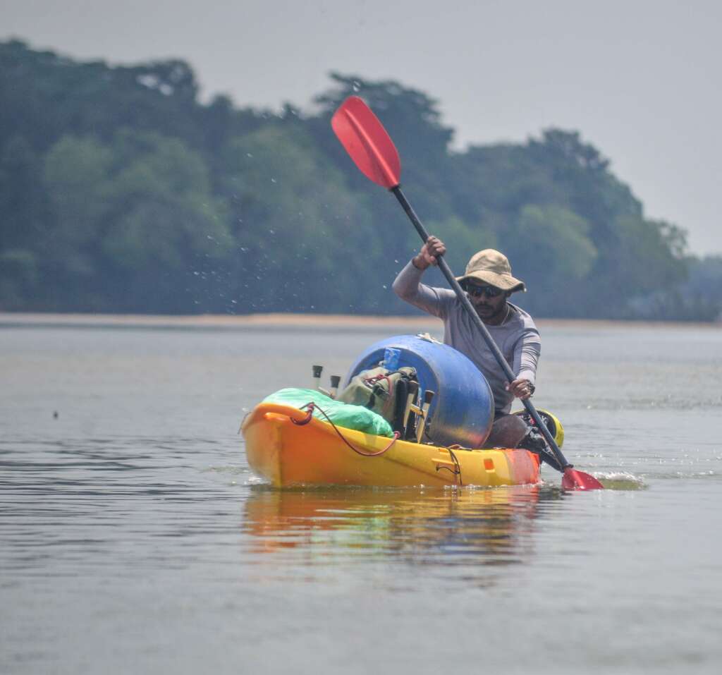 kayaking on mahaweli lake in sri lanka